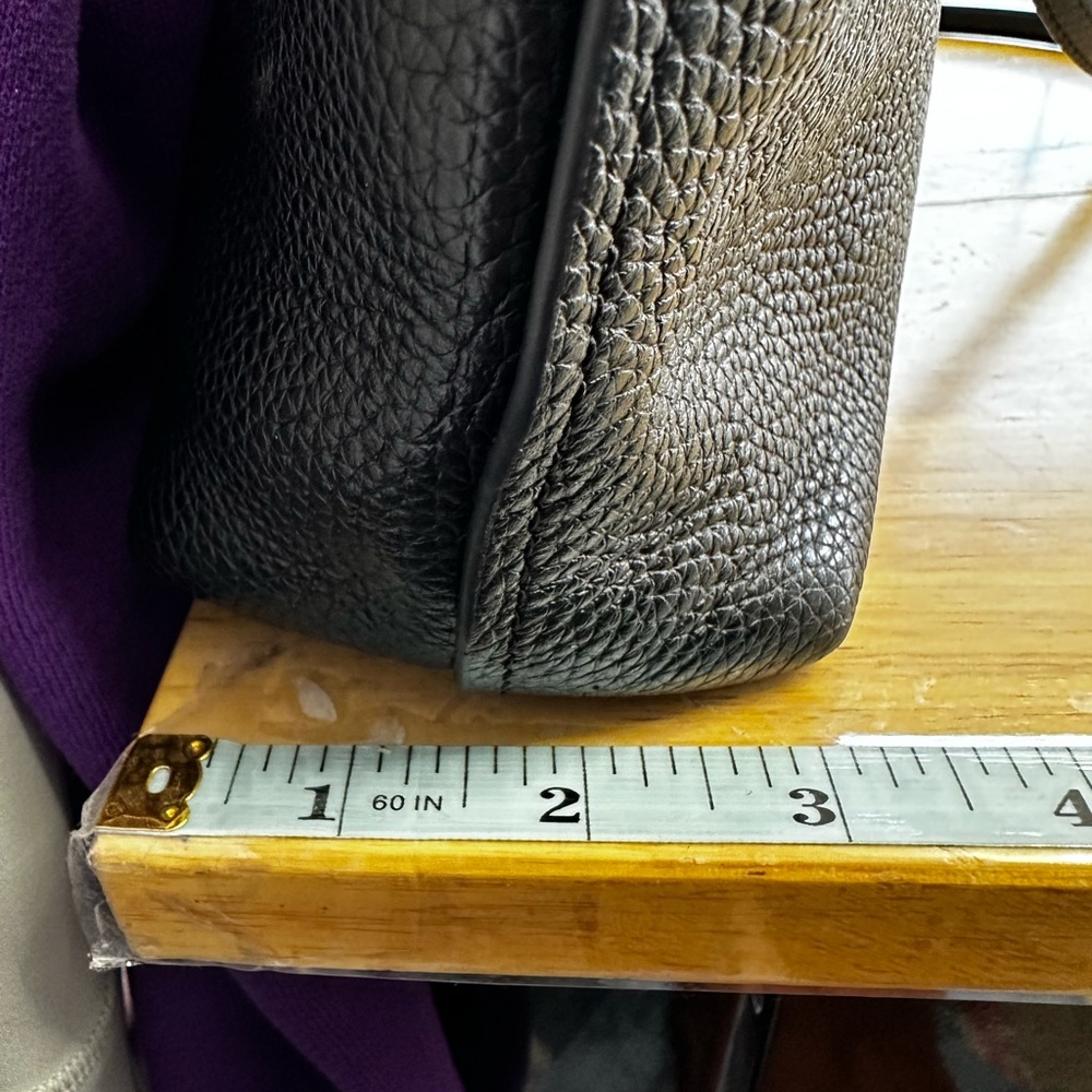 904. MICHAEL KORS mini tote bucket bag black. - Picture 5 of 9